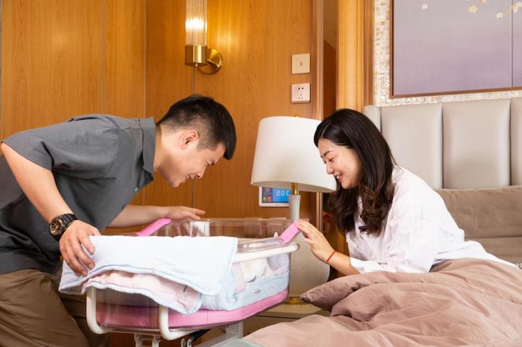 在家坐月子,温馨一家